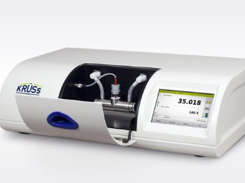 Polarimeter with water sample temperature control