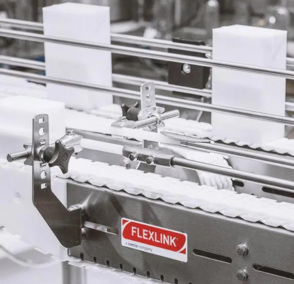 Plastic chain conveyors with stainless steel beam