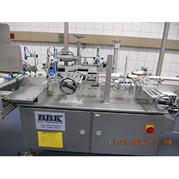 BBK fully automatic self-adhesive labelling machine for cylindrical containers