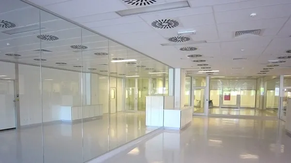 Cleanrooms modular glass walls